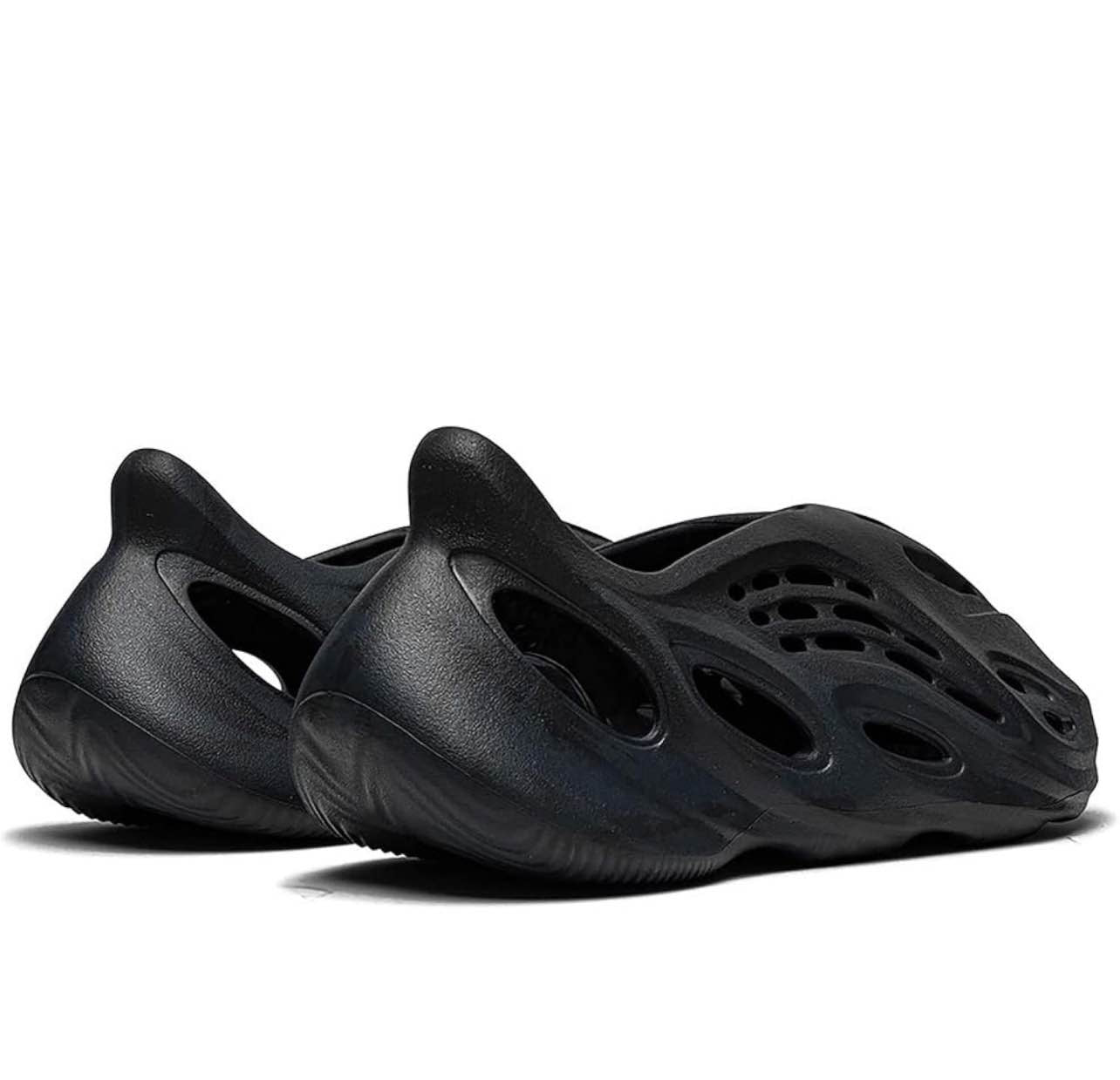 Random Color New Stylish Imported Clogs (Crocs )Latest in Men's Footwear with Thick Soles, Quick-Dry Technology, and Anti-Slip EVA Foam