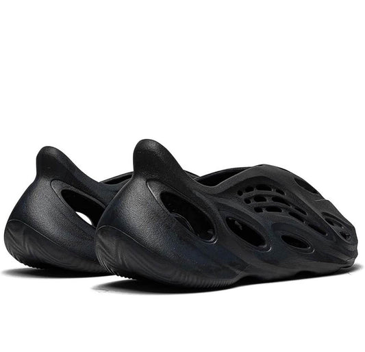 Random Color New Stylish Imported Clogs (Crocs )Latest in Men's Footwear with Thick Soles, Quick-Dry Technology, and Anti-Slip EVA Foam
